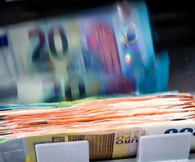 ATM para dağıttı Haberi duyan İrlandalılar uzun kuyruklar oluşturdu