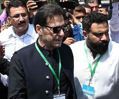 Pakistanın eski başbakanı İmran Hanın hapis cezası ertelendi