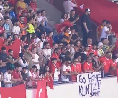 İstifaya davet edilen Stefan Kuntza go home pankartı