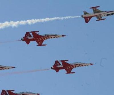 Türk Yıldızları Eskişehirde nefesleri kesti