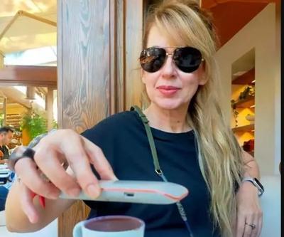 İpek Tuzcuoğlu kahvesini dezenfekte etti