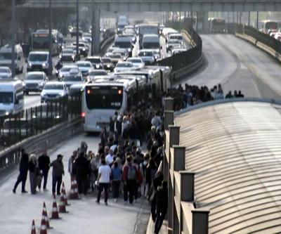 Avcılarda metrobüse binmek isteyenlere beyaz yol sürprizi
