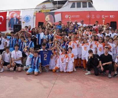 Tuzla’da Cumhuriyetin 100’üncü yılı için koştular
