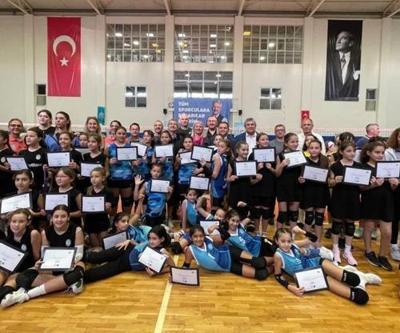 Voleybol Şenliği’nde 800 çocuk buluştu