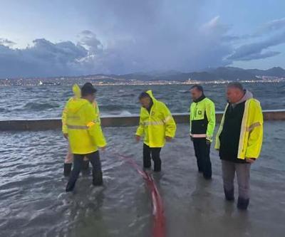 İzmirde şiddetli yağış ve fırtına; tsunami etkisi yarattı