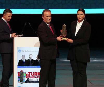 Yılın TV Muhabiri Ödülü Fulya Öztürke verildi