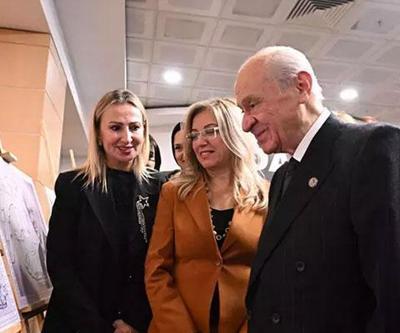 MHP Lideri Devlet Bahçeli kara kalem resim sergisine katıldı