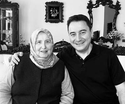 Ali Babacanın annesi, son yolculuğuna uğurlandı