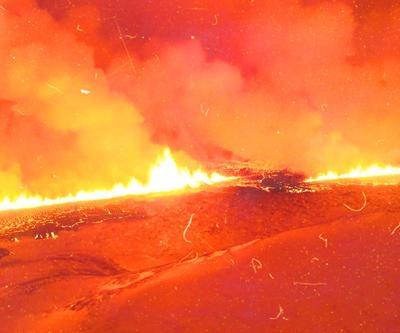 İzlanda’da yanardağ patladı Haftalardır binlerce deprem…