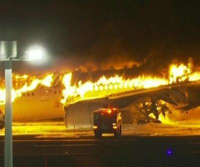 Tokyo Havalimanı pistinde yangın paniği: Yolcu uçağı, sahil güvenlik uçağı ile çarpıştı