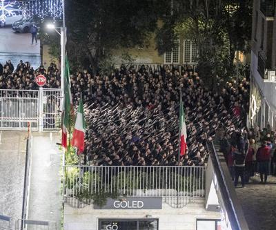 İtalyanın kalbinde tepki çeken Nazi selamlı eylem