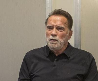 Arnold Schwarzenegger 26 bin euroluk saati nedeniyle havaalanında alıkonuldu