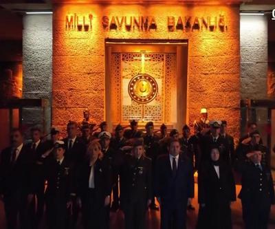 Mehmetçik depremde hayatını kaybedenleri unutmadı