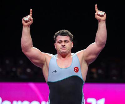 Rıza Kayaalp finalde Semenova kaybetti, gümüş madalya kazandı