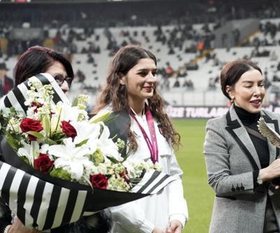 Beşiktaştan şampiyon güreşçi Nesrin Baş’a plaket