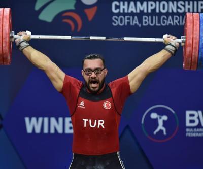 Onur Demirciden gümüş madalya