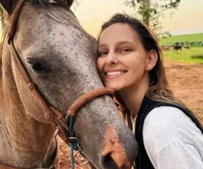 Jessica Mayin atını yılan soktu