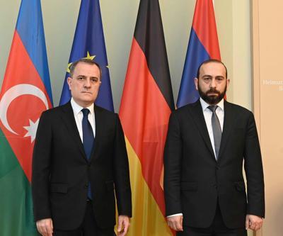 Berlinde müzakere masası kuruldu: Azerbaycan ve Ermenistan dışişleri bakanları bir araya geldi