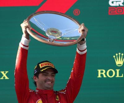 Avustralya GPde kazanan Carlos Sainz Verstappen yarış dışı kaldı...