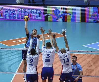 Efeler Ligi’nde Fenerbahçeyi mağlup eden Halkbank şampiyon oldu