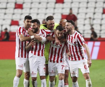 Antalyaspor sonradan açıldı, sahasında kazandı