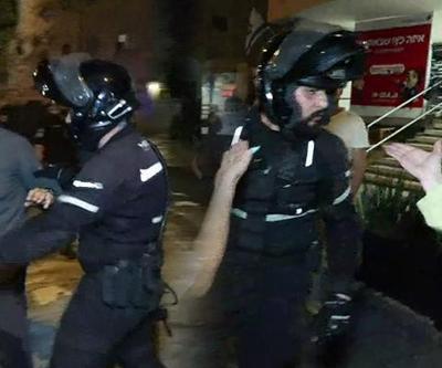 İsrail polisinden CNN TÜRKe müdahale Göstericiler muhabiri korudu