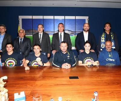 Ali Koç, şampiyon sporcularla buluştu