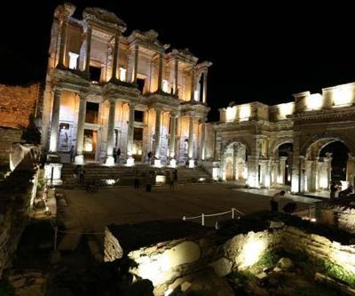 Efes Antik Kenti gece bir başka güzel Saat 00.00a kadar açık