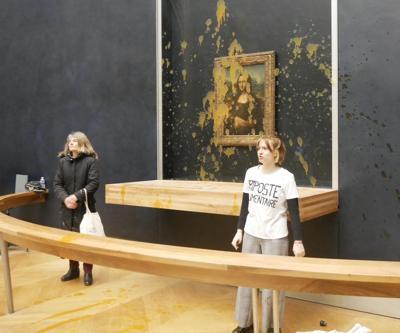 İklim aktivistleri Mona Lisa tablosuna çorba attı