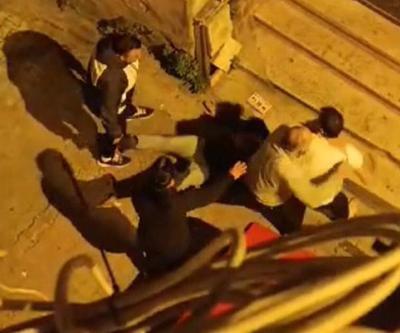 İstanbulda park kavgası: Tekmeler havada uçuştu, kadın sopayla saldırdı