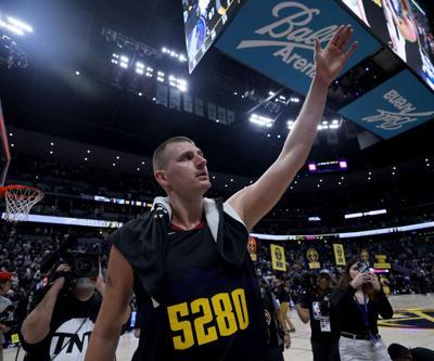 Denver Nuggets geriye düştüğü seride öne geçti Jokicten 40 sayı...