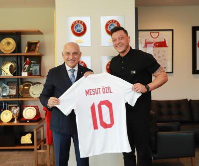 Mesut Özilden TFF Başkanı Büyükekşiyi ziyaret