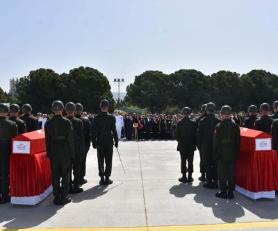 İzmirde şehit pilotlara veda