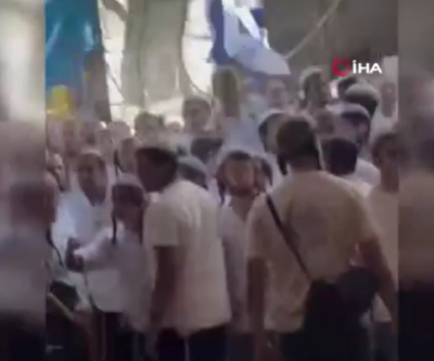 Yüzlerce fanatik Yahudiden Mescid-i Aksaya baskın