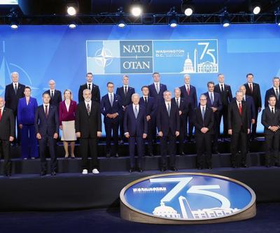 NATO aile fotoğrafında herkes ona odaklandı: Dikkat çeken ayakkabı detayı