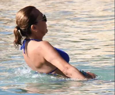 Çeşme tatili devam ediyor Fit hali dikkat çekti