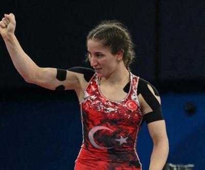 Milli güreşçi Zeynep Yetgil, Paris 2024te çeyrek finale yükseldi