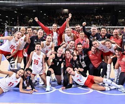 Türkiye İtalya maçı hangi kanal İstanbul ve İzmirde dev ekranlar kuruldu Türkiye İtalya maçı hangi kanaldan canlı izlenecek Filenin Sultanları Yarı Final maçı bugün