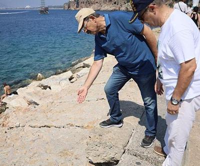 Tarihi limandaki mendirekte çatlaklar genişledi, taşlar devrildi