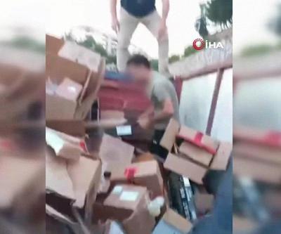 VİDEO | Kolilerin arasında gizlenmiş Hapis cezası bulunan şüpheli böyle yakalandı