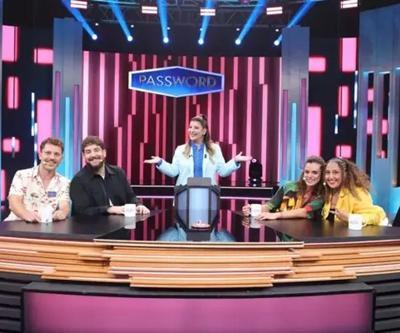 Bugünkü Password yarışmacıları: Duygu ve Faik Kanal Dnin sevilen yarışma programına Özge Özpirinçci konuk oluyor