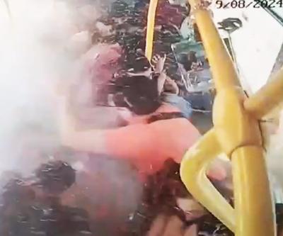 1 saniye sonra dehşeti yaşadılar Metrobüsün içinde o anlar... | Video Haber