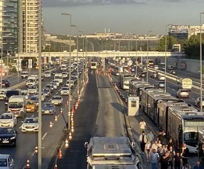 17 bin okul servisi yollarda: İstanbulda trafik yoğunluğu