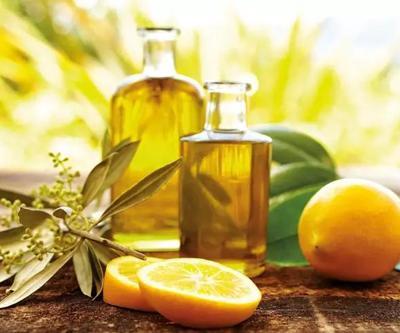 Faydası 3e katlanıyor Zeytinyağını limonla alevlendirin 1-2 kaşık soğuk sıkım zeytinyağına 1-2 çay kaşığı limon eklerseniz bakın ne oluyor