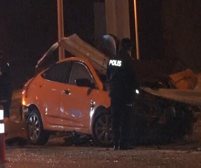 Ankara’da kontrolden çıkan taksi bariyerlere saplandı