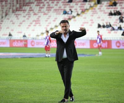 Sivassporda Bülent Uygun, Servet Çetinin performansının gerisinde...