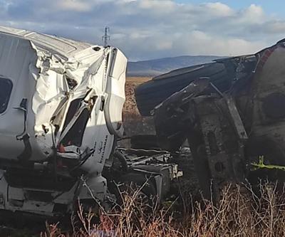 Çorumda tanker ile minibüs çarpıştı; Ölü ve yaralılar var...