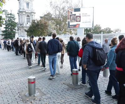 Cumhuriyet Bayramında Dolmabahçe Sarayına ziyaretçi akını
