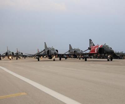 10 tane F-4E Phantom uçağıyla ‘fil yürüyüşü’ yapıldı