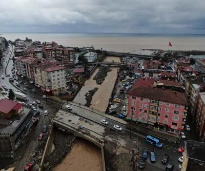 SON HABERLER | Rizede yoğun yağmur denizin rengini değiştirdi